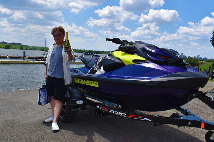 Sea-Doo RXT-X 300 納艇