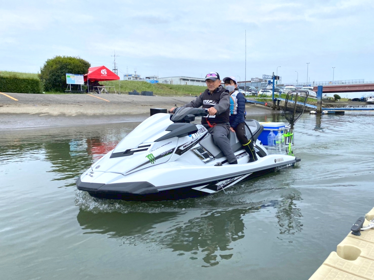 親子で水上バイク潮干狩り 船舶免許の取得 新艇中古艇販売 レンタル メンテナンス 千葉 Mg Marine エムジー マリーン