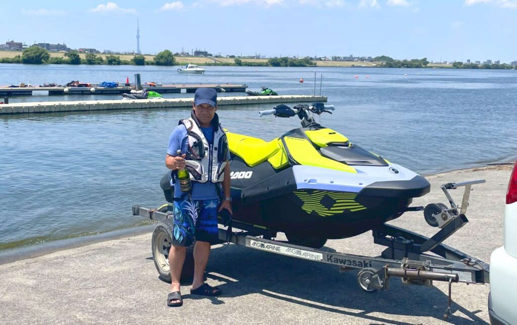 SPARK TRIXX 3UP / 船舶免許の取得・新艇中古艇販売・レンタル